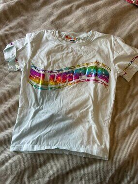 🌈🥤 Rainbow Glitter Slurpee Graphic T-Shirt – Blue – Kids Size Medium 🥤🌈
